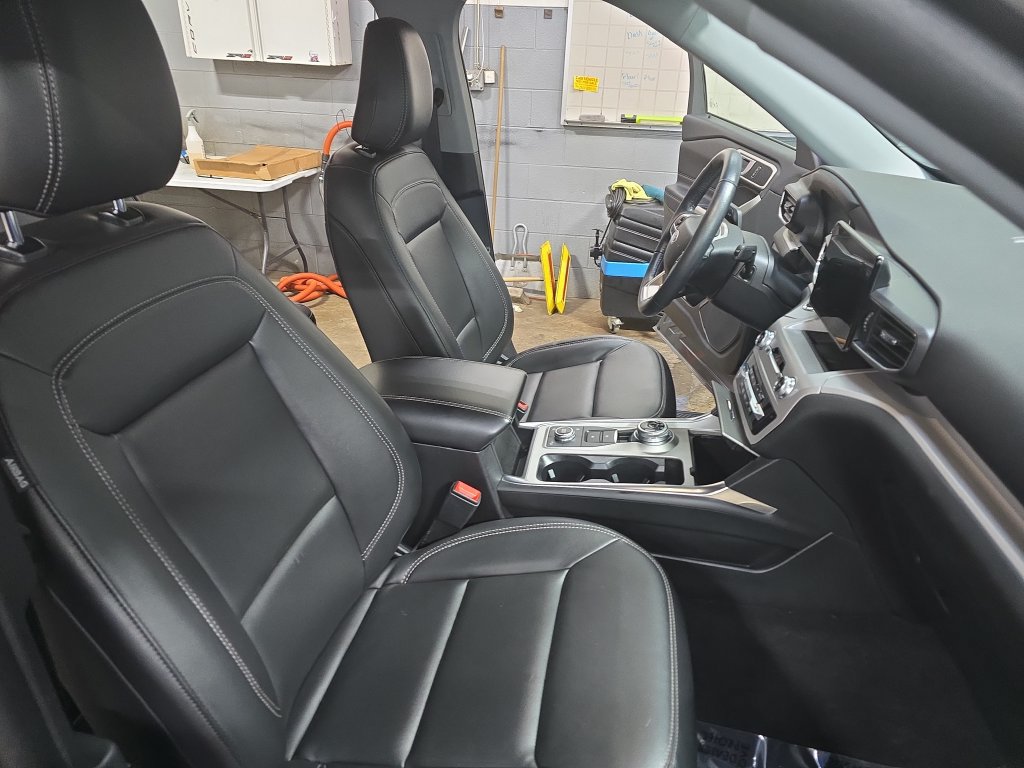 Used 2023 Ford Explorer XLT w/ Equipment Group 202A AWD/4WD image 11