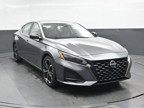 Used 2024 Nissan Altima 2.5 SR FWD image 6