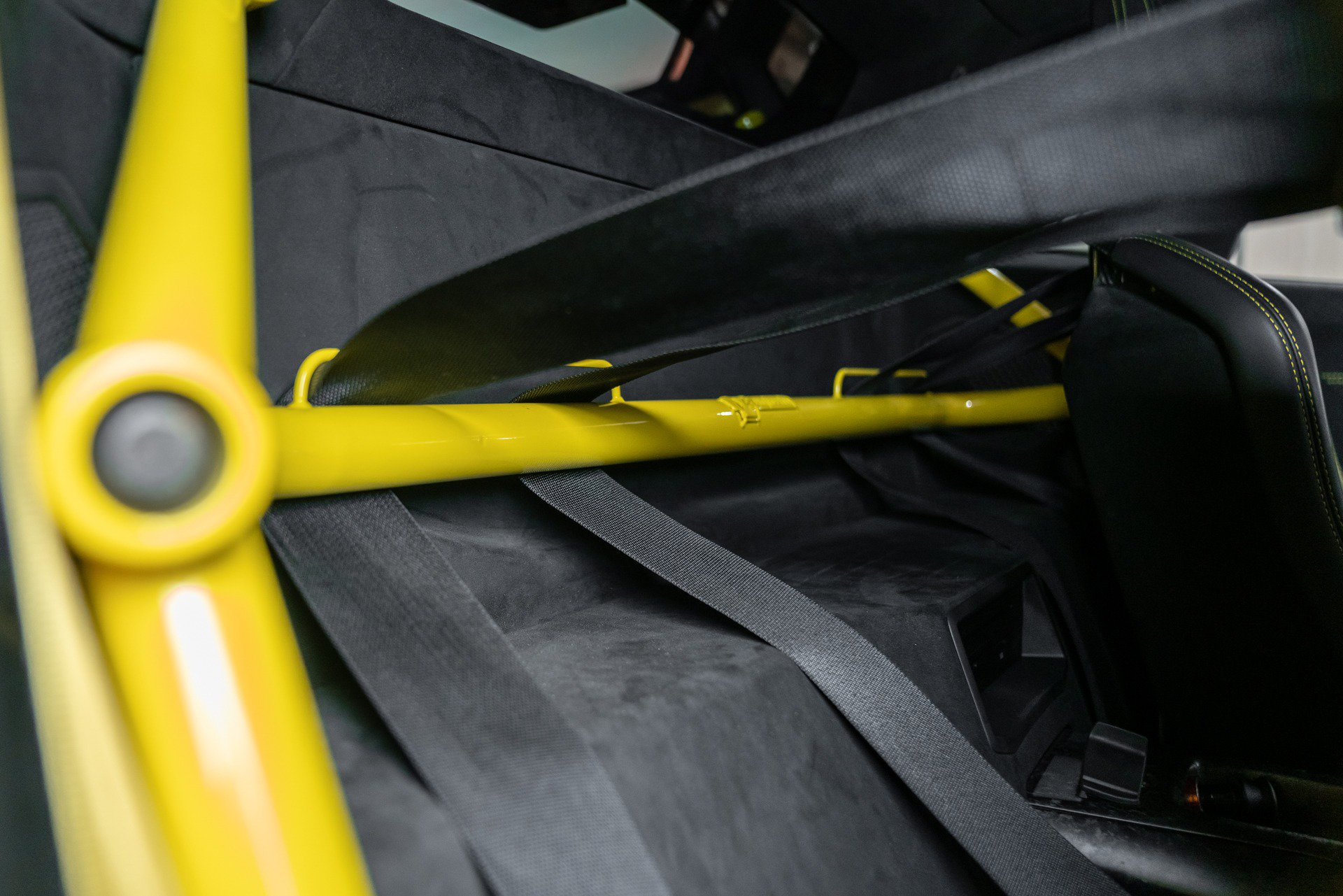 Used 2018 Lamborghini Huracan Performante AWD/4WD image 25