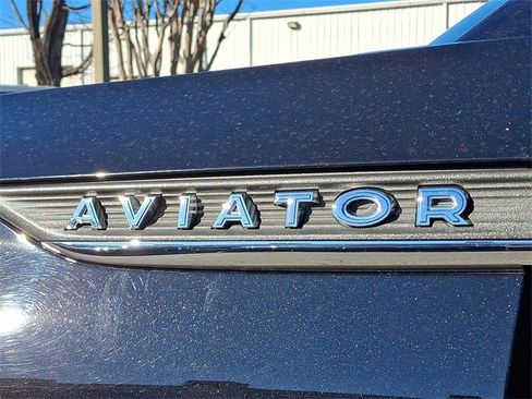 Used 2023 Lincoln Aviator AWD w/ Premium Package image 32
