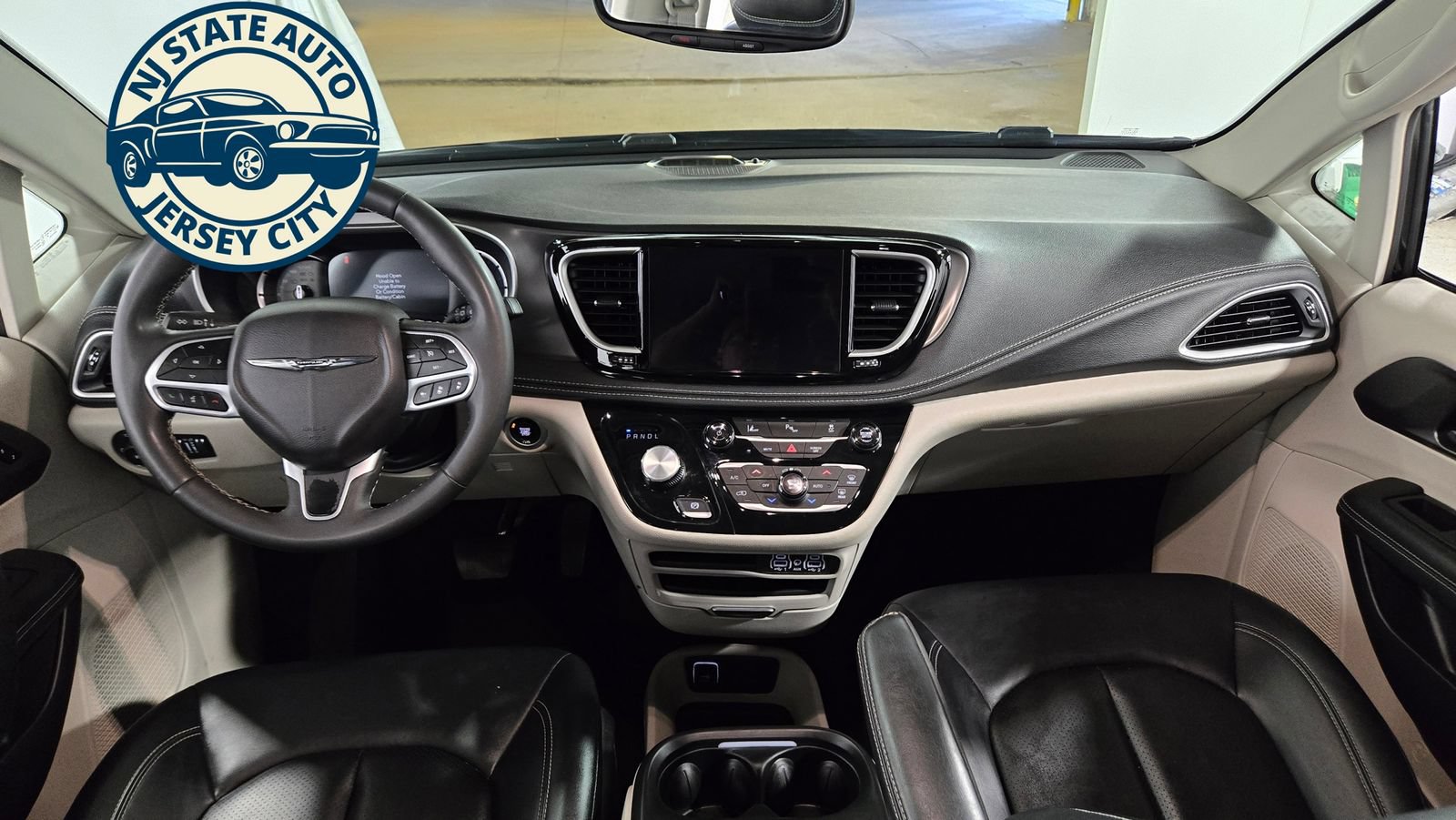 Used 2024 Chrysler Pacifica Limited FWD image 29