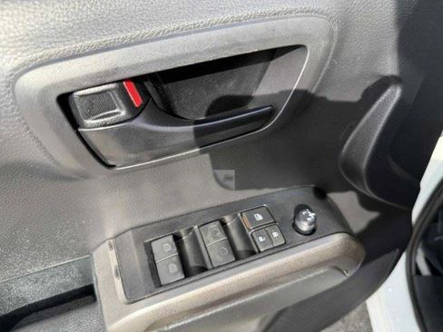 Used 2022 Toyota Tacoma SR5 RWD image 19