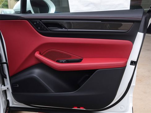 New 2025 Porsche Macan Turbo Electric image 38