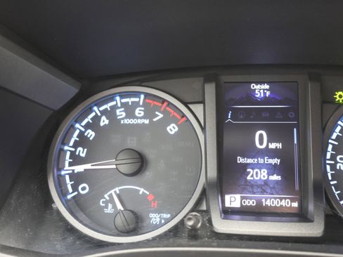 Used 2016 Toyota Tacoma TRD Off-Road image 12