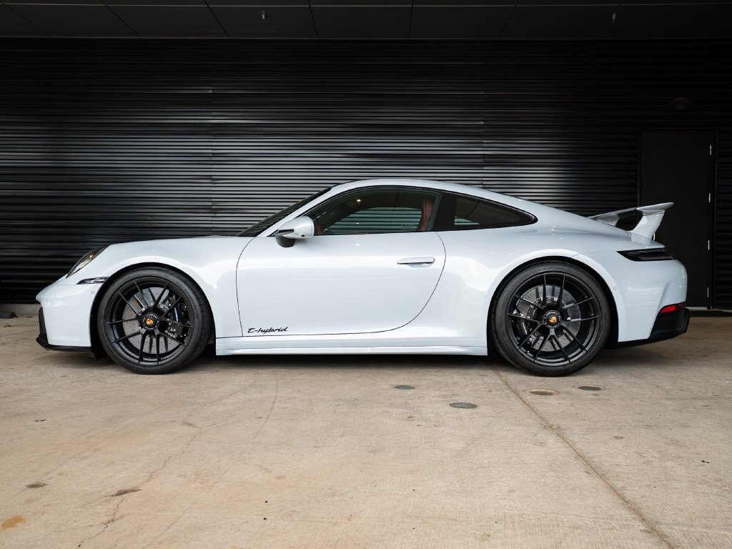 Certified 2025 Porsche 911 Carrera 4 GTS AWD/4WD image 2
