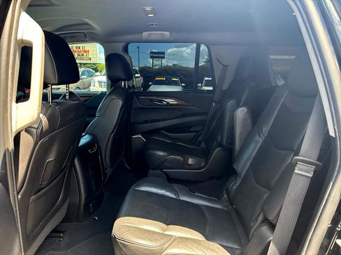 Used 2019 Cadillac Escalade 2WD image 12