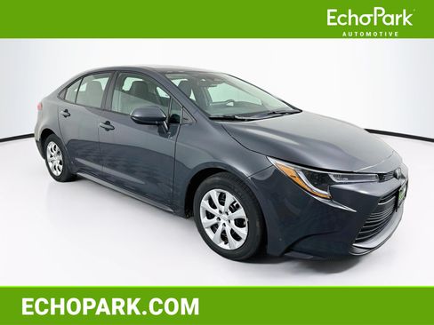 Used 2025 Toyota Corolla LE FWD image 1