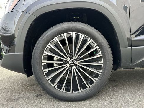 New 2026 Volkswagen Taos SE image 11