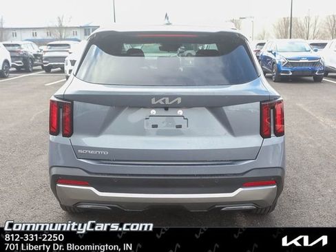 Certified 2025 Kia Sorento S w/ Panoramic Sunroof Package image 5