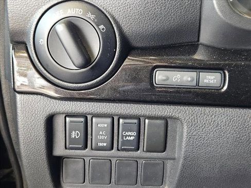 Used 2018 Nissan Titan SV w/ SV Convenience Package image 13