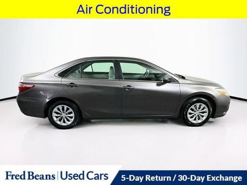 Used 2017 Toyota Camry LE FWD image 10