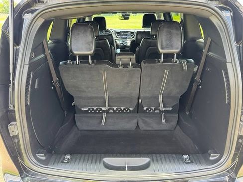 Used 2025 Chrysler Pacifica Select FWD image 7