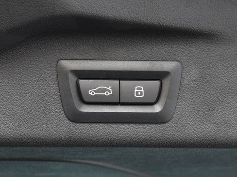 Used 2025 BMW X7 M60i image 41