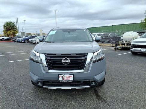 Used 2022 Nissan Pathfinder Platinum image 8