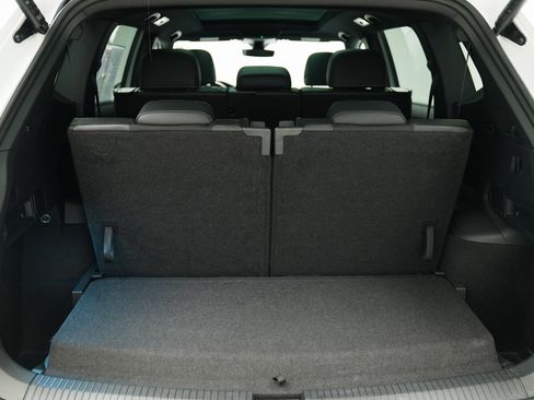 Used 2024 Volkswagen Tiguan SE R-Line image 32