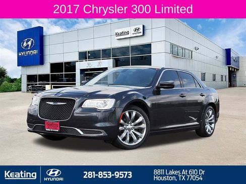 Used 2017 Chrysler 300 Limited image 1