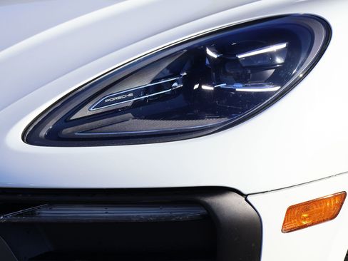 Certified 2023 Porsche Macan Turbo image 13