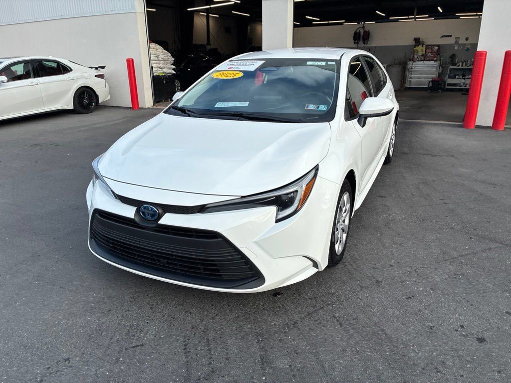 Used 2025 Toyota Corolla LE FWD image 20