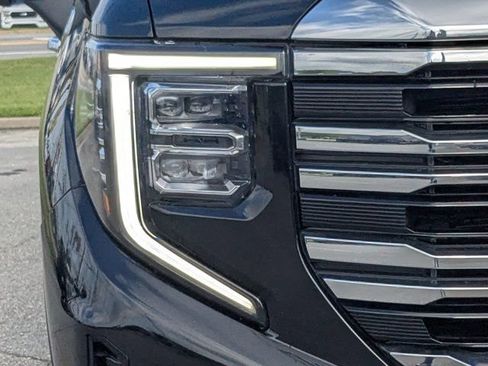 Used 2022 GMC Sierra 1500 SLT w/ SLT Premium Plus Package AWD/4WD image 12
