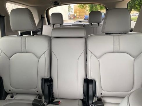 Used 2025 Honda Pilot EX-L image 19