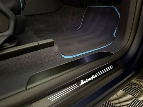 Used 2025 Lamborghini Urus SE image 81