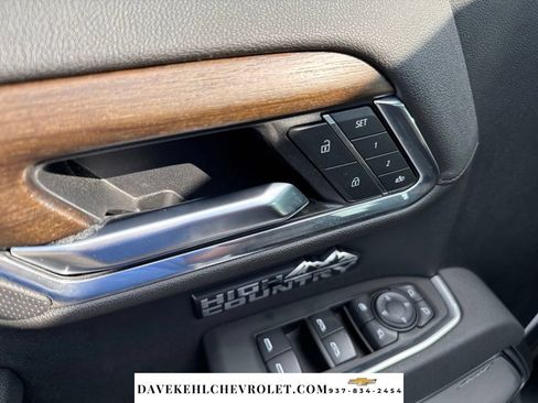 Used 2025 Chevrolet Silverado 1500 High Country w/ High Country Premium Package AWD/4WD image 10