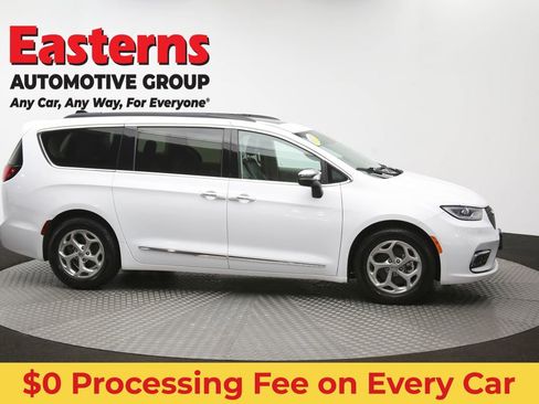 Used 2023 Chrysler Pacifica Limited FWD image 49