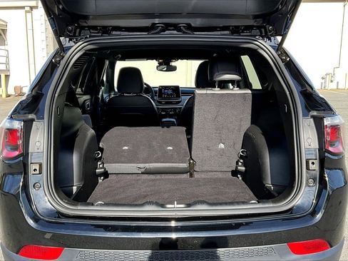 Certified 2025 Jeep Compass Latitude image 23