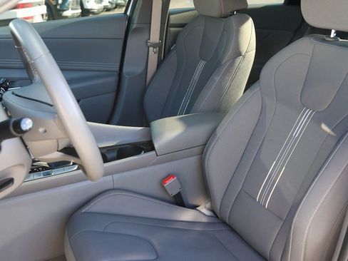 Used 2025 Hyundai Elantra SEL image 10