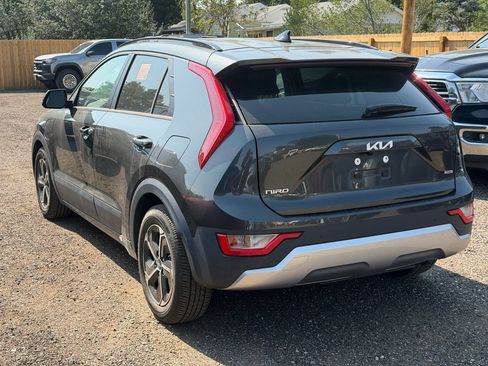 Used 2023 Kia Niro EX w/ EX Cold Weather Package FWD image 3