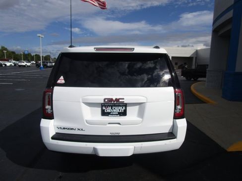 Used 2018 GMC Yukon XL SLT image 4