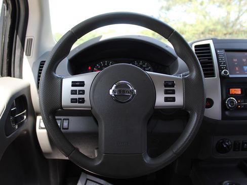 Used 2020 Nissan Frontier SV AWD/4WD image 15