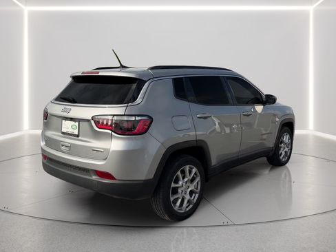 Used 2022 Jeep Compass Latitude AWD/4WD image 5