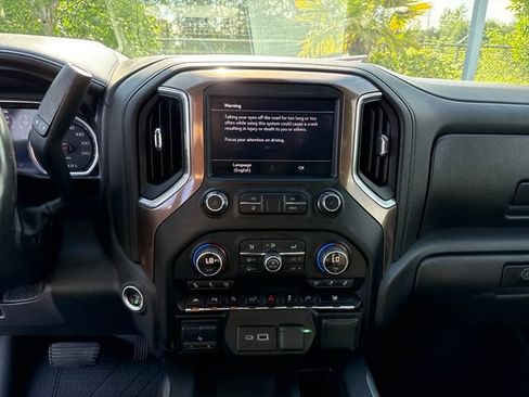 Used 2020 Chevrolet Silverado 1500 High Country w/ Technology Package AWD/4WD image 21