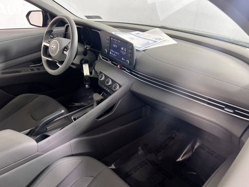 Used 2023 Hyundai Elantra SE image 26