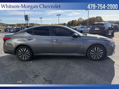 Used 2024 Nissan Altima 2.5 SV image 5