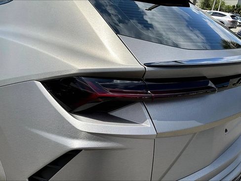 Used 2021 Lamborghini Urus AWD/4WD image 23