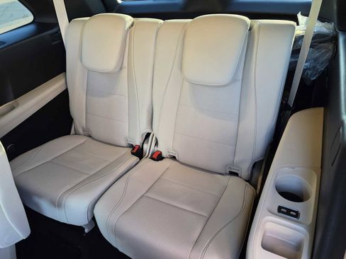 Certified 2025 Mercedes-Benz GLS 450 4MATIC image 16