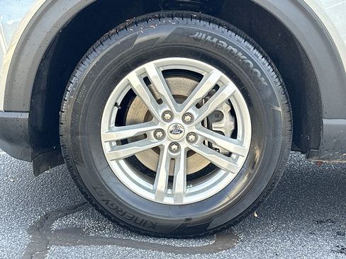 Used 2024 Ford Explorer XLT w/ Equipment Group 202A image 37