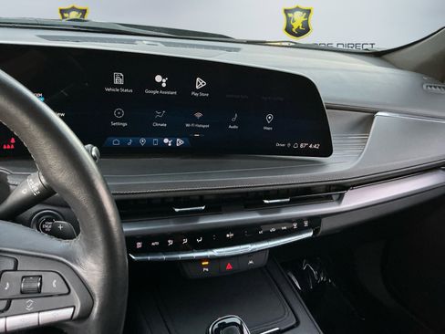 Used 2024 Cadillac XT4 Premium Luxury image 14