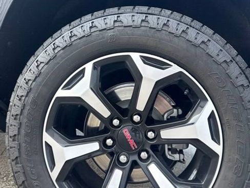 Used 2025 GMC Yukon XL AT4 w/ AT4 Premium Package AWD/4WD image 10