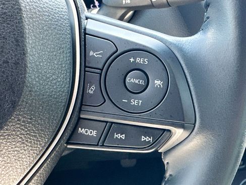 Used 2020 Toyota Corolla XLE image 11