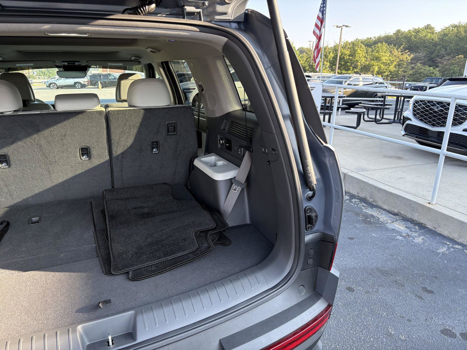 Certified 2025 Hyundai Santa Fe Limited w/ Tow & Go Package FWD image 15