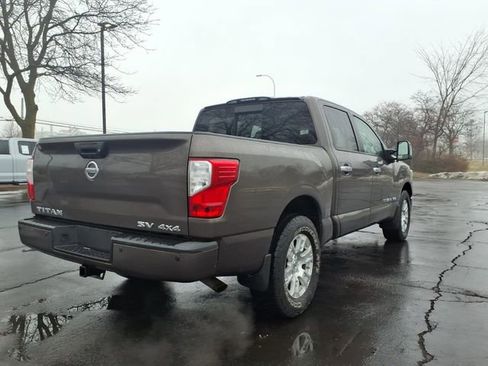 Used 2018 Nissan Titan SV w/ SV Convenience Package image 6