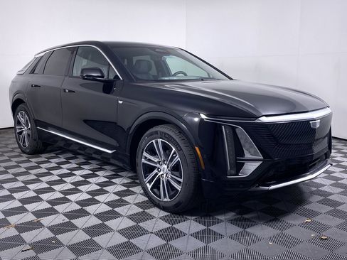 New 2025 Cadillac Lyriq Luxury w/ LPO, Floor Liner Package image 22