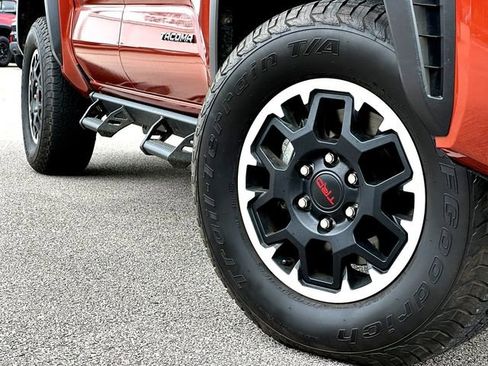 Used 2025 Toyota Tacoma TRD Off-Road AWD/4WD image 2