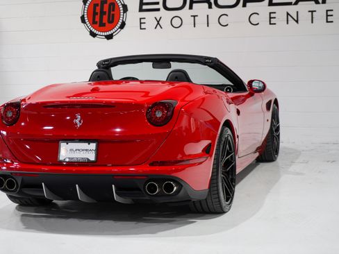 Used 2017 Ferrari California T RWD image 38
