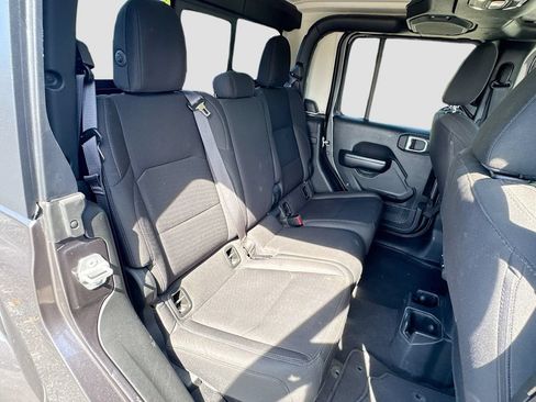 Used 2021 Jeep Gladiator Sport AWD/4WD image 31