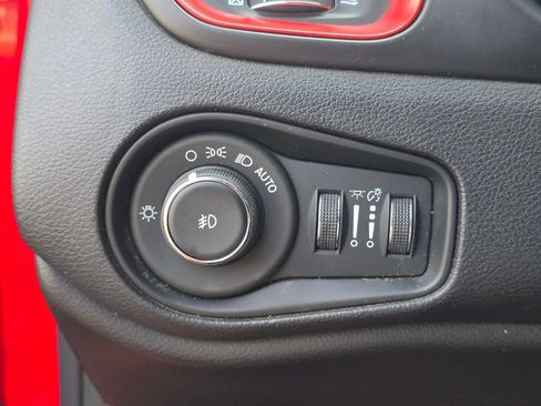 Used 2017 Jeep Renegade Trailhawk AWD/4WD image 25