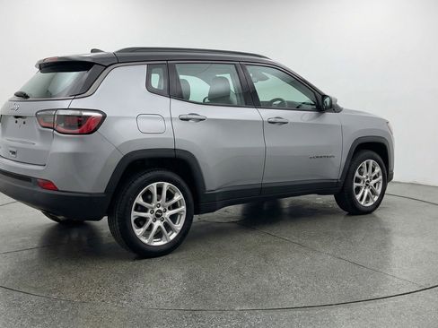 Used 2025 Jeep Compass Limited image 9